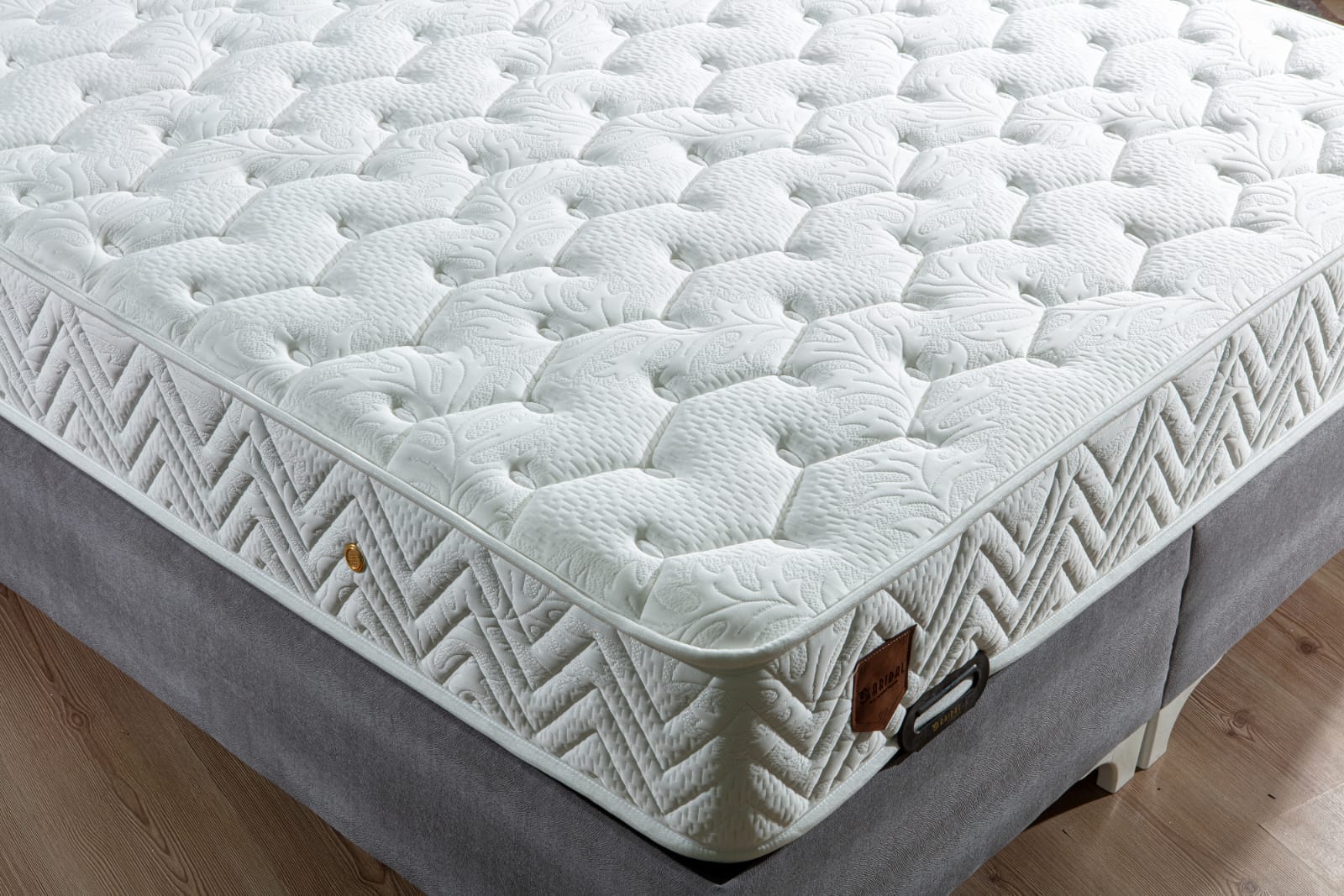 Sara Boxspringbett mit Stauraum und Matratze