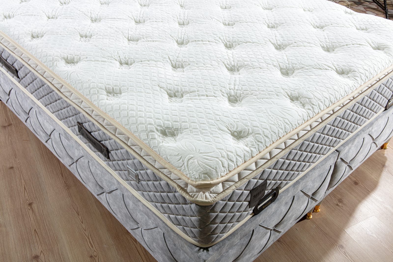 Gala Boxspringbett mit Stauraum und Matratze