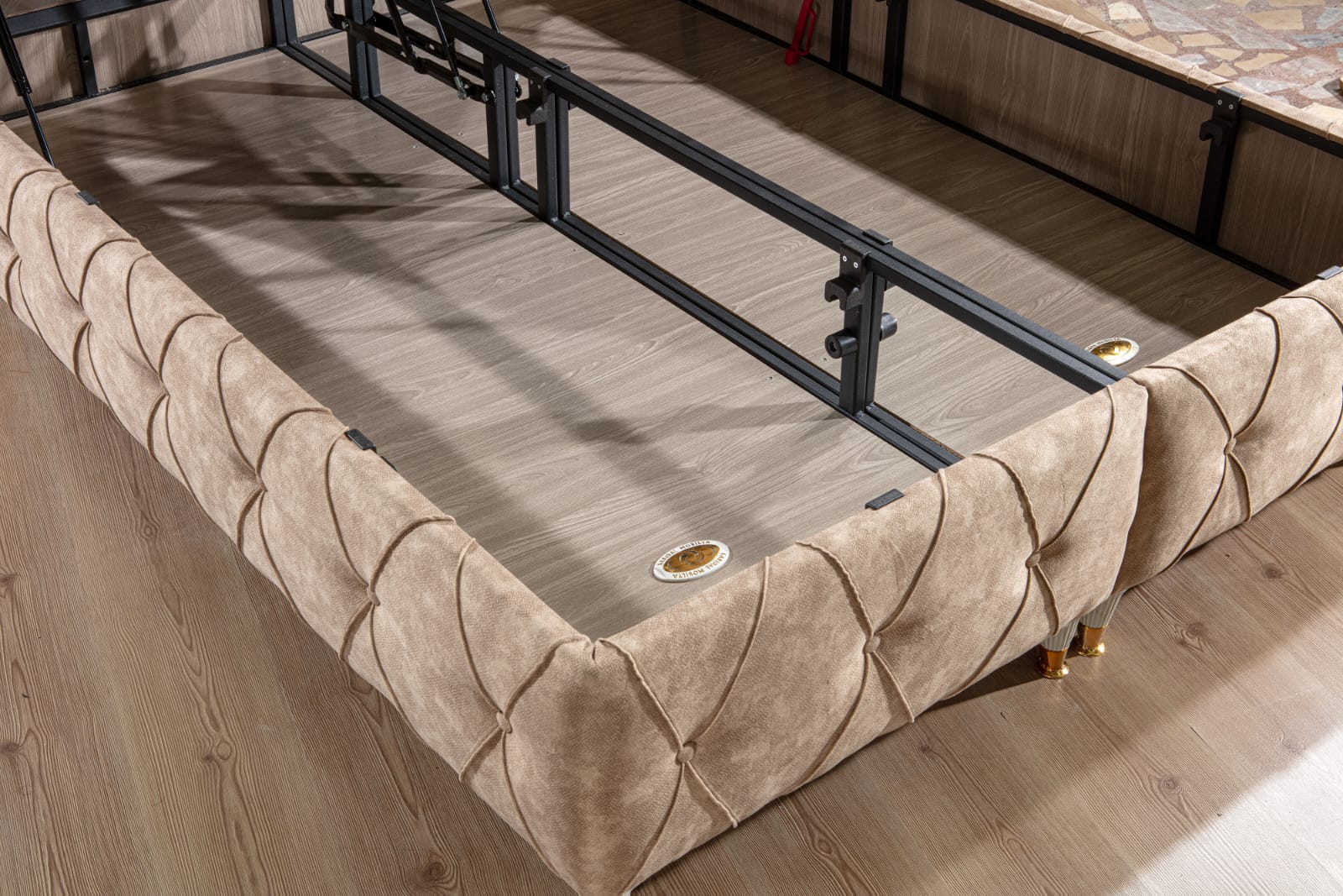 Sude Boxspringbett mit Stauraum und Matratze