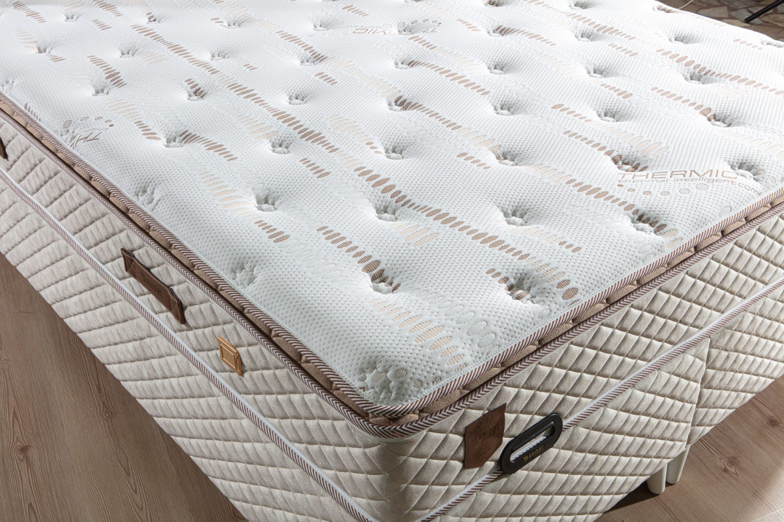 Vision Boxspringbett mit Stauraum und Matratze